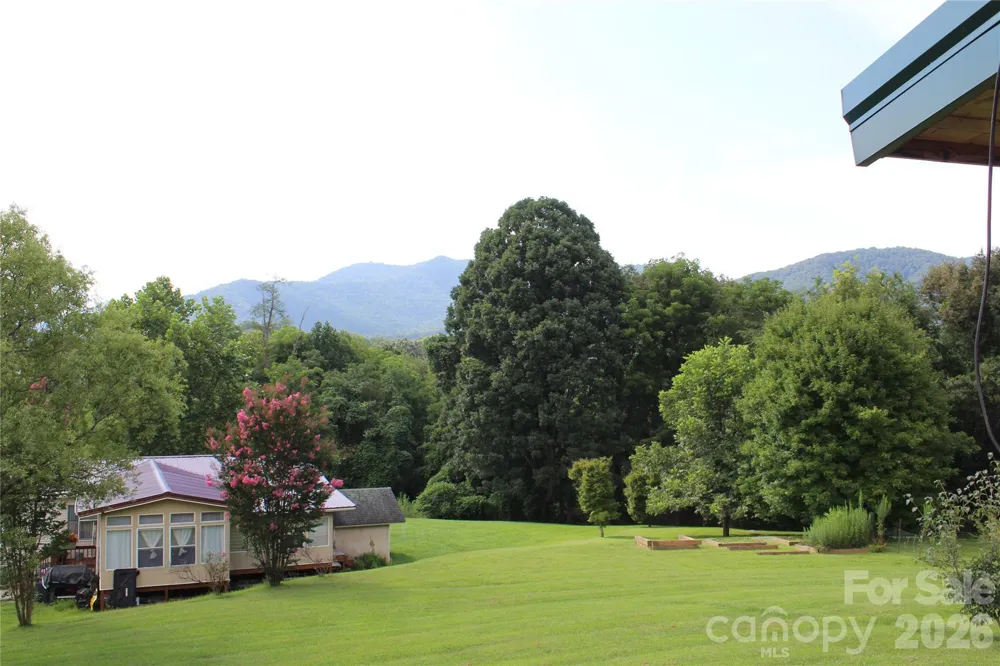 24 Karis Lane Clyde, NC 28721
