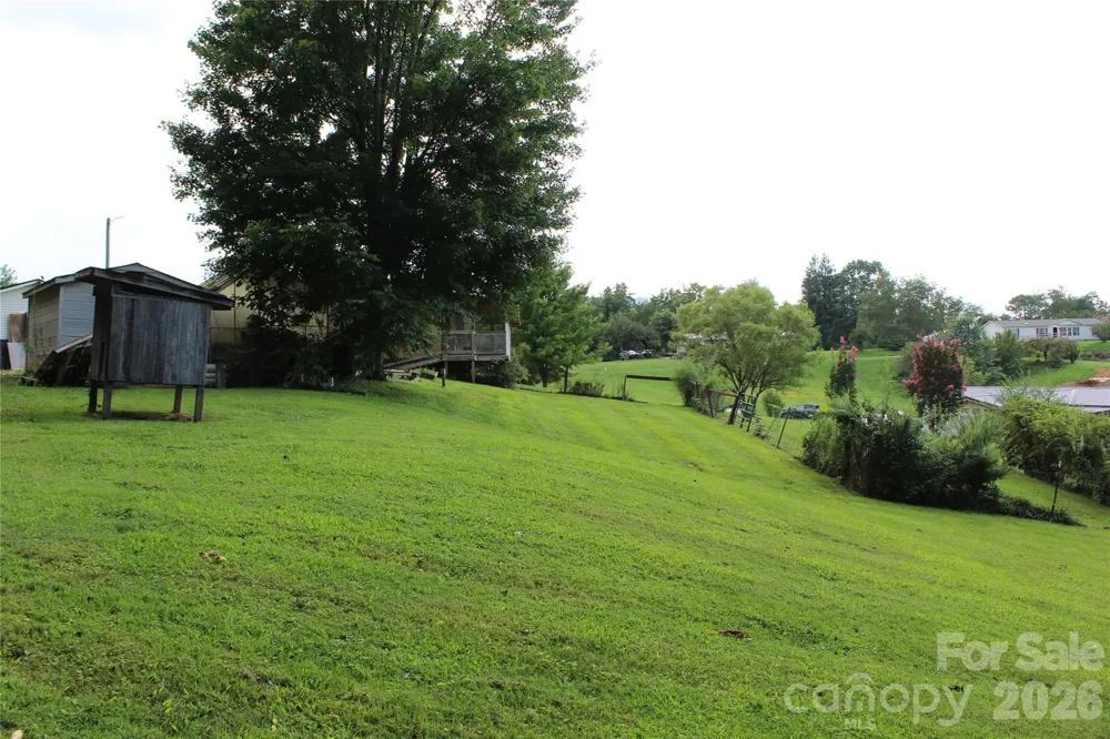 24 Karis Lane Clyde, NC 28721