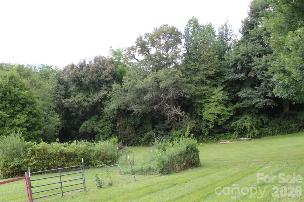 24 Karis Lane Clyde, NC 28721