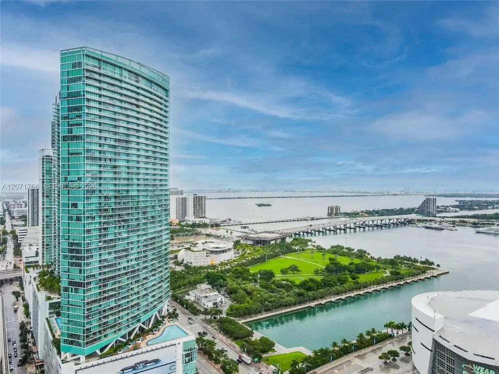 888 Biscayne Blvd #1601 Miami, FL 33132