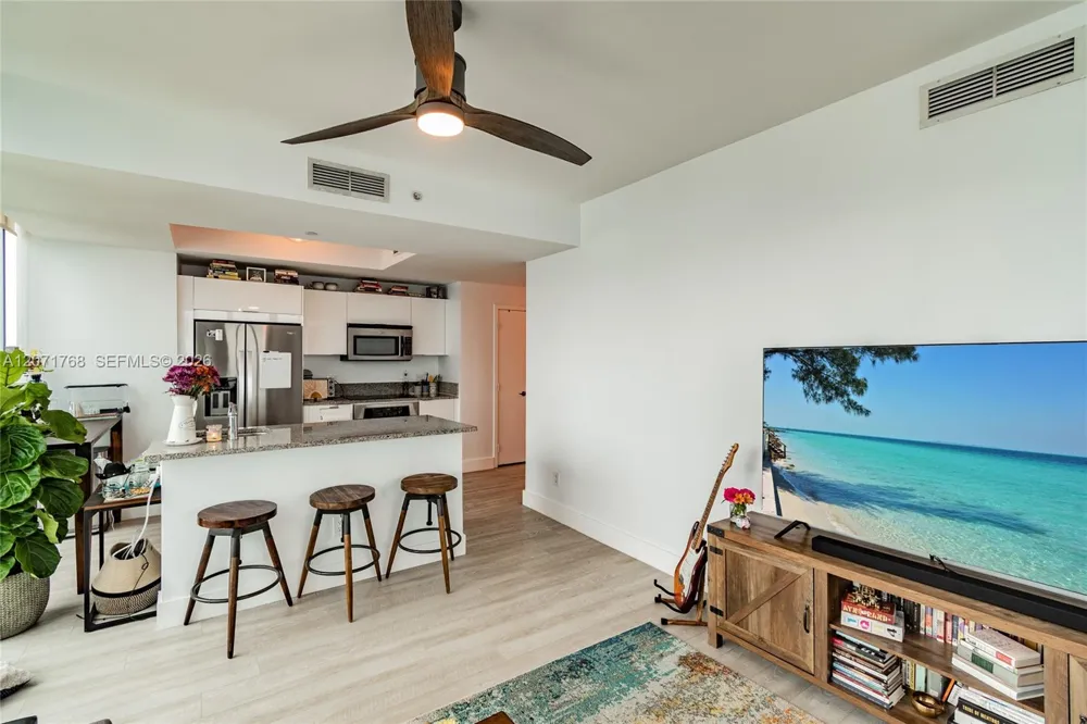 888 Biscayne Blvd #1601 Miami, FL 33132