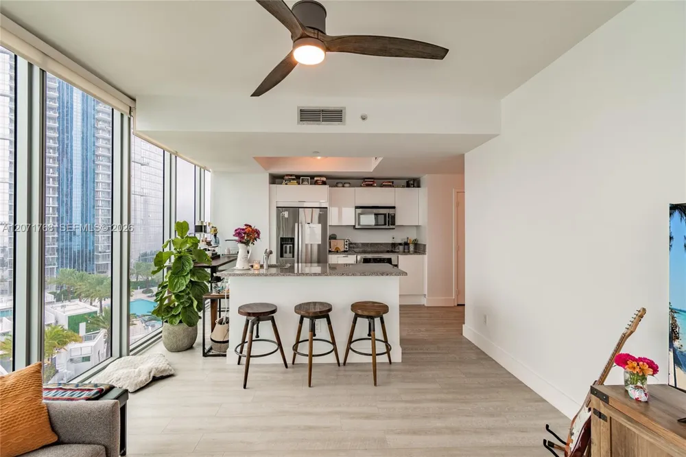 888 Biscayne Blvd #1601 Miami, FL 33132