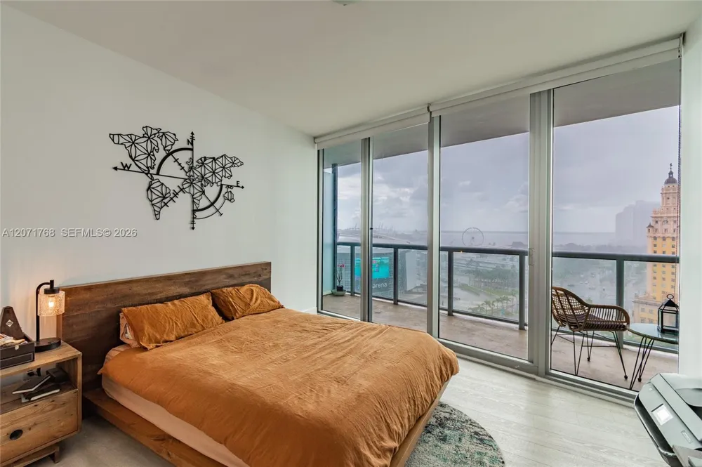 888 Biscayne Blvd #1601 Miami, FL 33132