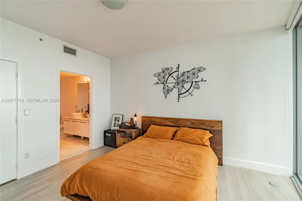 888 Biscayne Blvd #1601 Miami, FL 33132