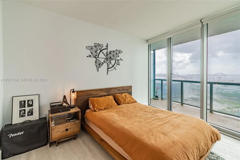 888 Biscayne Blvd #1601 Miami, FL 33132