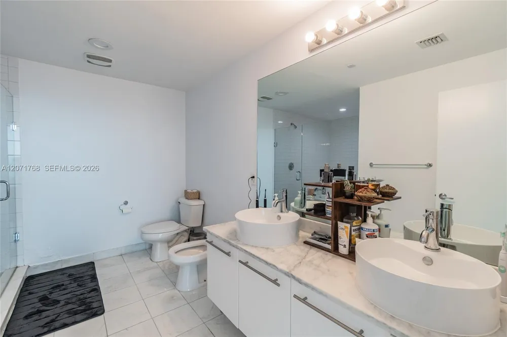 888 Biscayne Blvd #1601 Miami, FL 33132