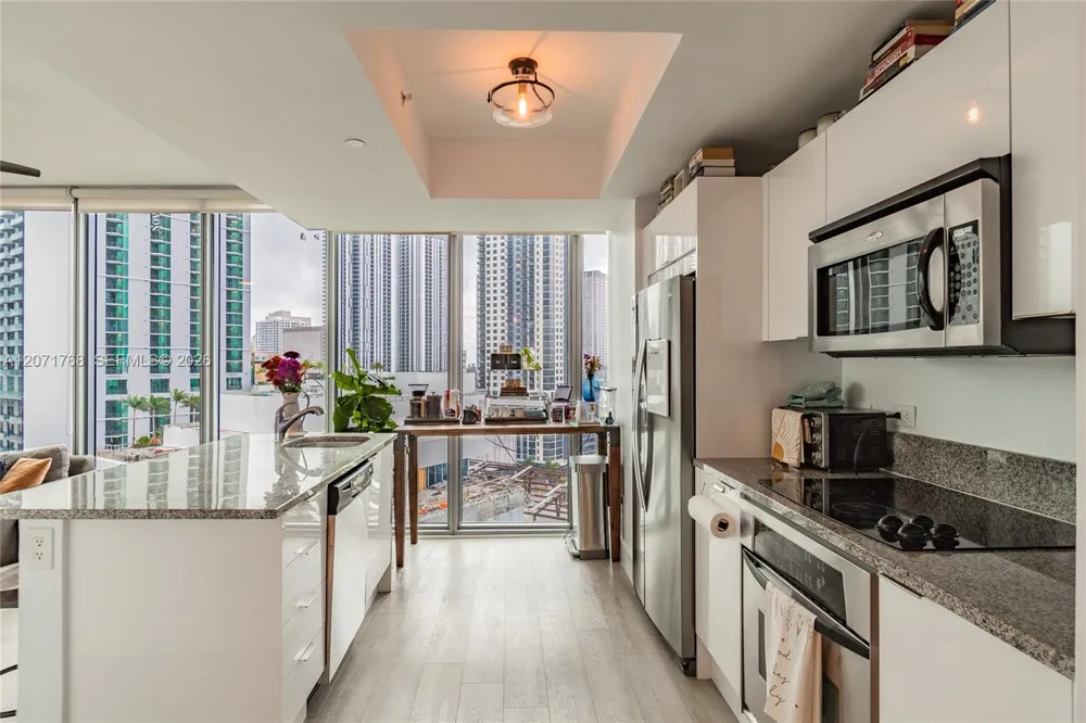 888 Biscayne Blvd #1601 Miami, FL 33132