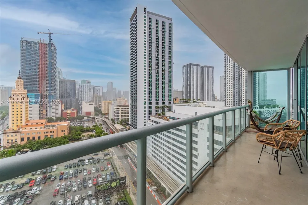 888 Biscayne Blvd #1601 Miami, FL 33132