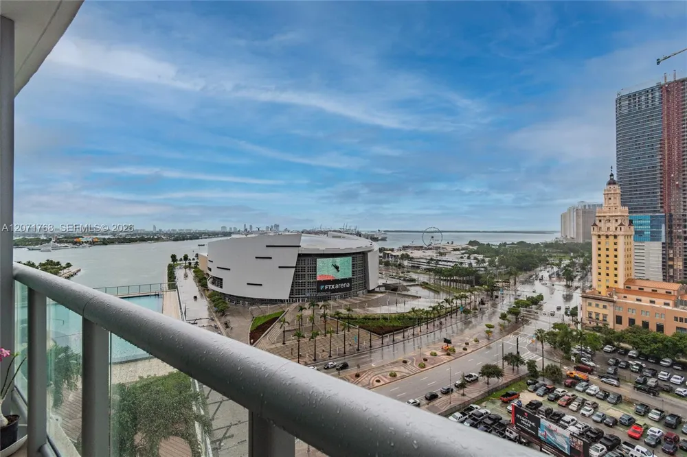 888 Biscayne Blvd #1601 Miami, FL 33132