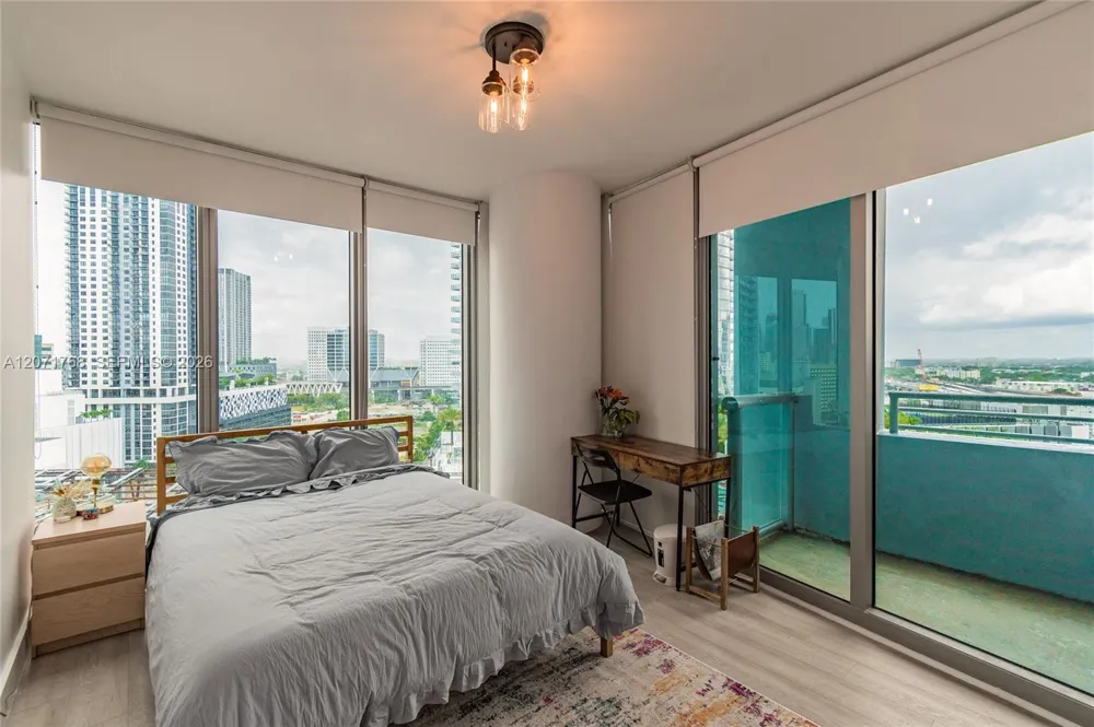 888 Biscayne Blvd #1601 Miami, FL 33132
