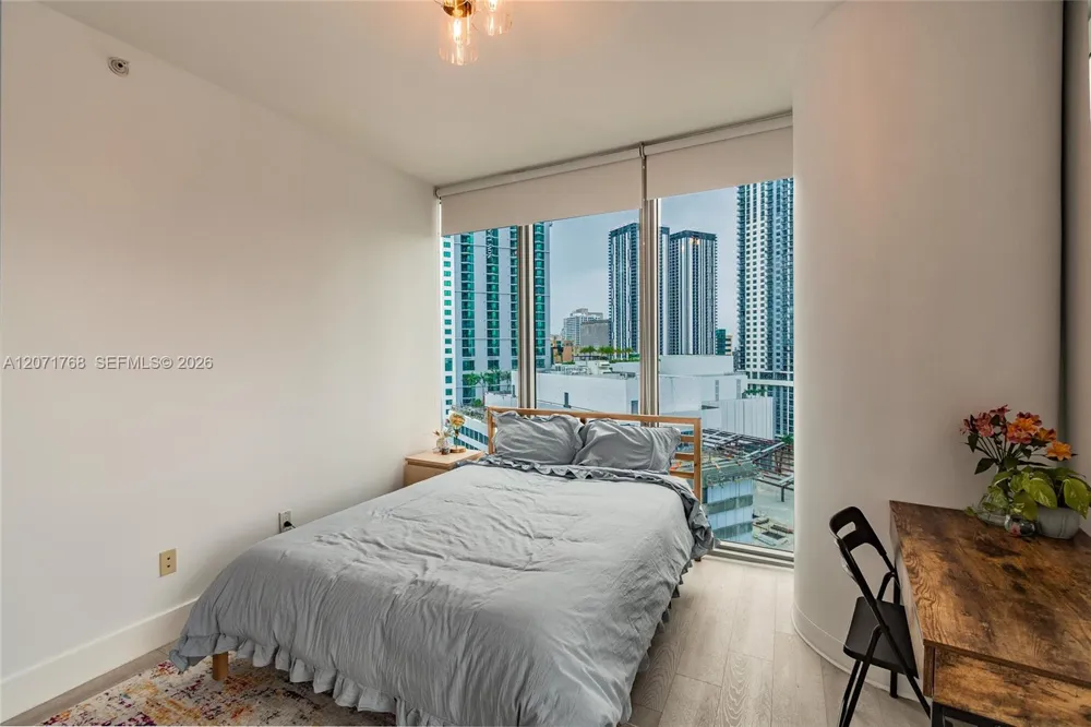 888 Biscayne Blvd #1601 Miami, FL 33132