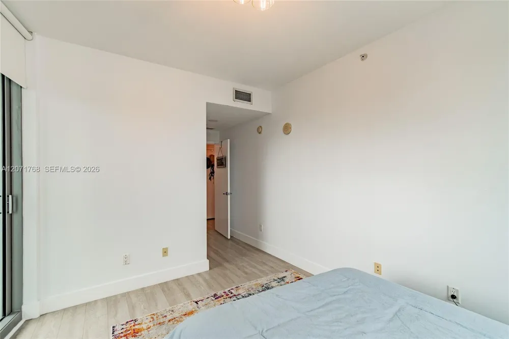 888 Biscayne Blvd #1601 Miami, FL 33132