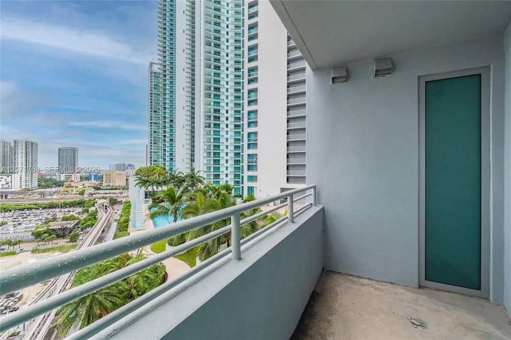 888 Biscayne Blvd #1601 Miami, FL 33132