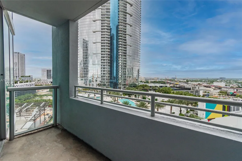 888 Biscayne Blvd #1601 Miami, FL 33132