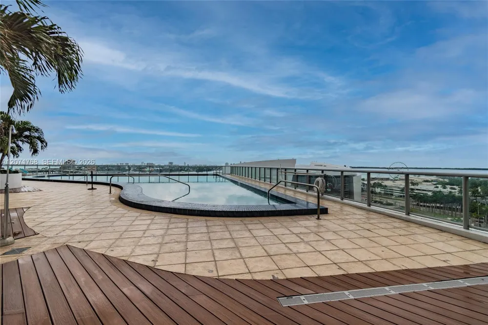 888 Biscayne Blvd #1601 Miami, FL 33132