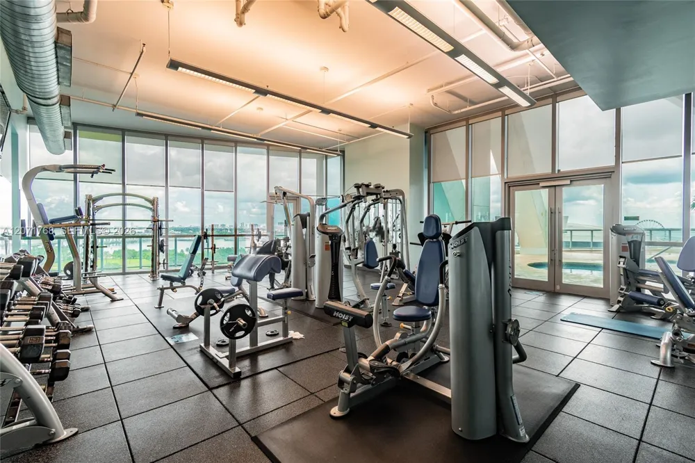 888 Biscayne Blvd #1601 Miami, FL 33132