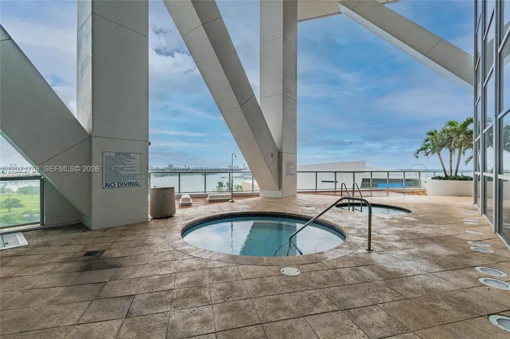 888 Biscayne Blvd #1601 Miami, FL 33132