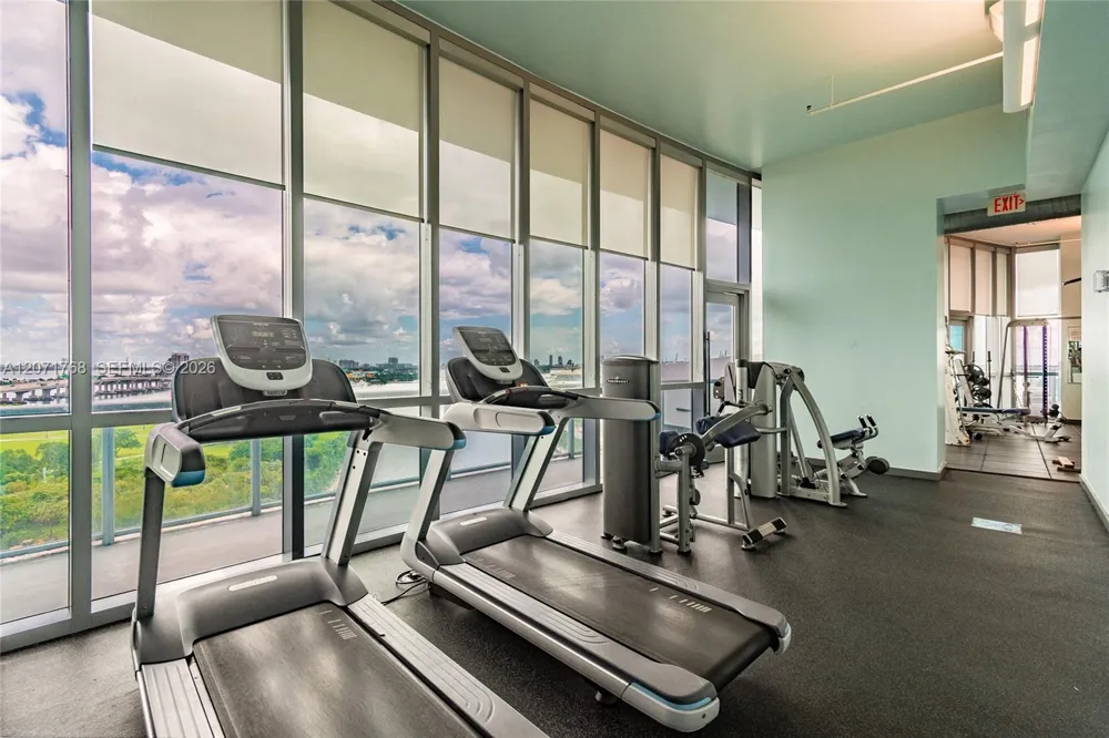 888 Biscayne Blvd #1601 Miami, FL 33132