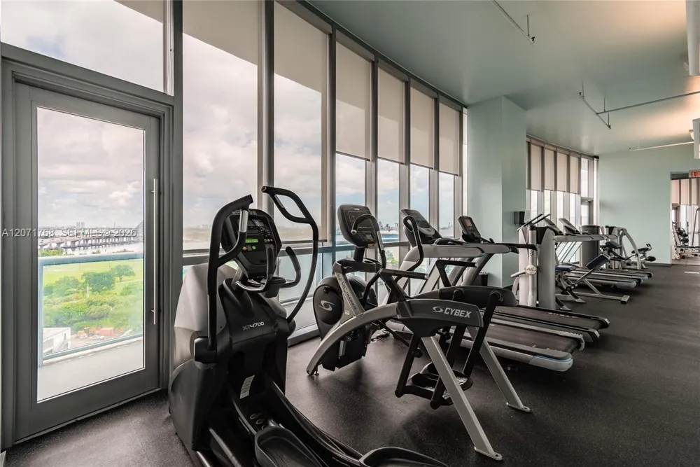 888 Biscayne Blvd #1601 Miami, FL 33132