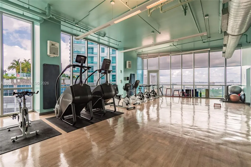 888 Biscayne Blvd #1601 Miami, FL 33132