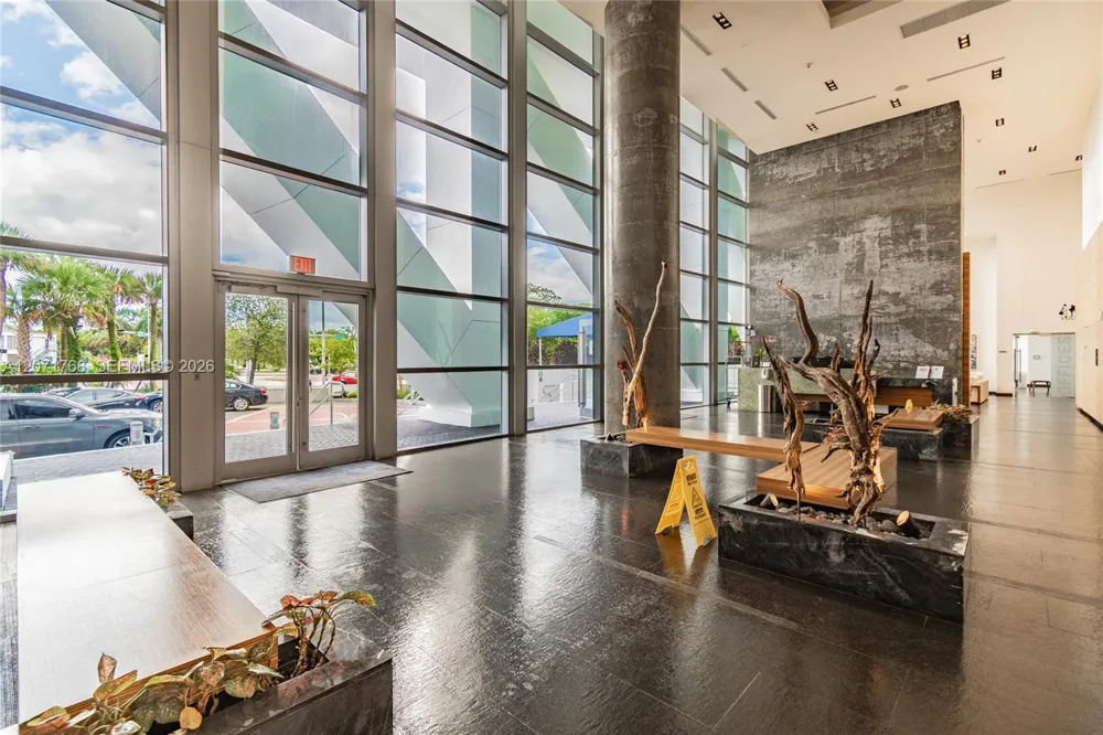 888 Biscayne Blvd #1601 Miami, FL 33132
