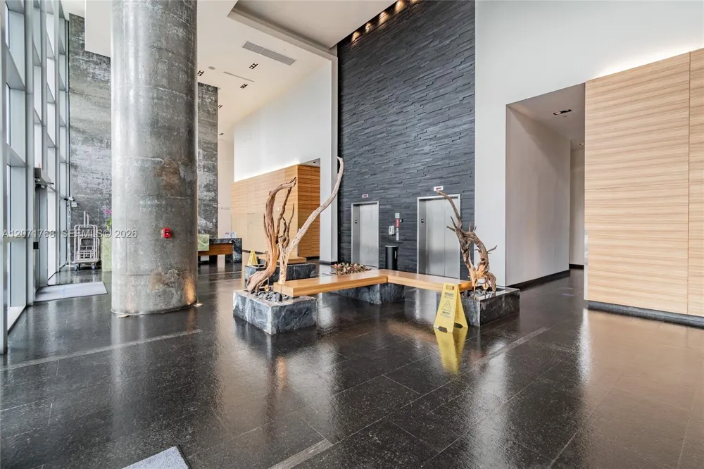 888 Biscayne Blvd #1601 Miami, FL 33132