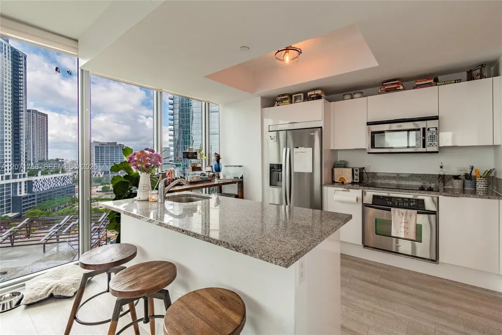 888 Biscayne Blvd #1601 Miami, FL 33132