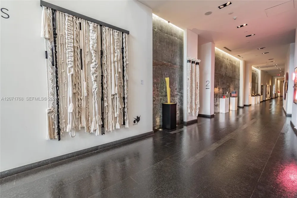 888 Biscayne Blvd #1601 Miami, FL 33132