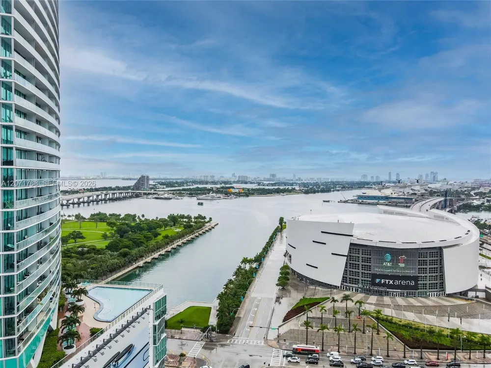 888 Biscayne Blvd #1601 Miami, FL 33132