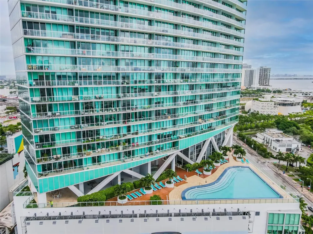 888 Biscayne Blvd #1601 Miami, FL 33132