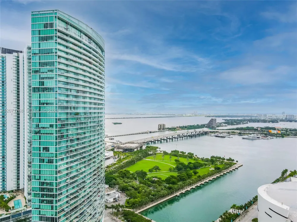 888 Biscayne Blvd #1601 Miami, FL 33132