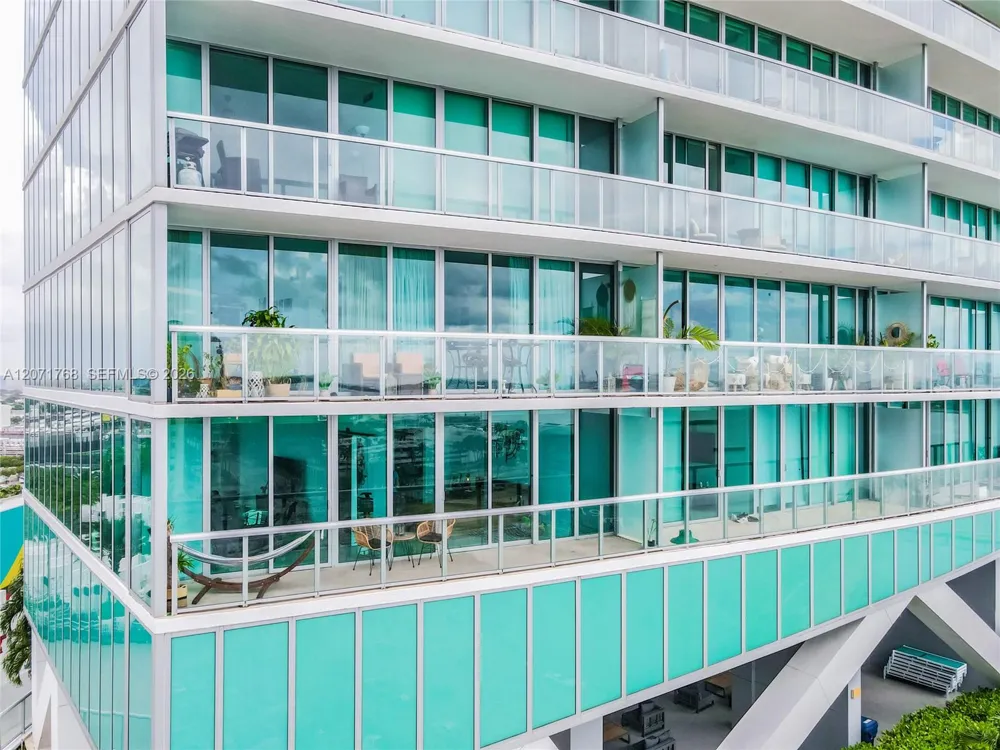 888 Biscayne Blvd #1601 Miami, FL 33132
