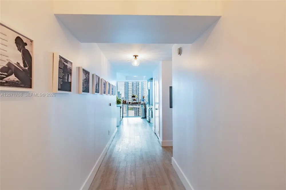 888 Biscayne Blvd #1601 Miami, FL 33132