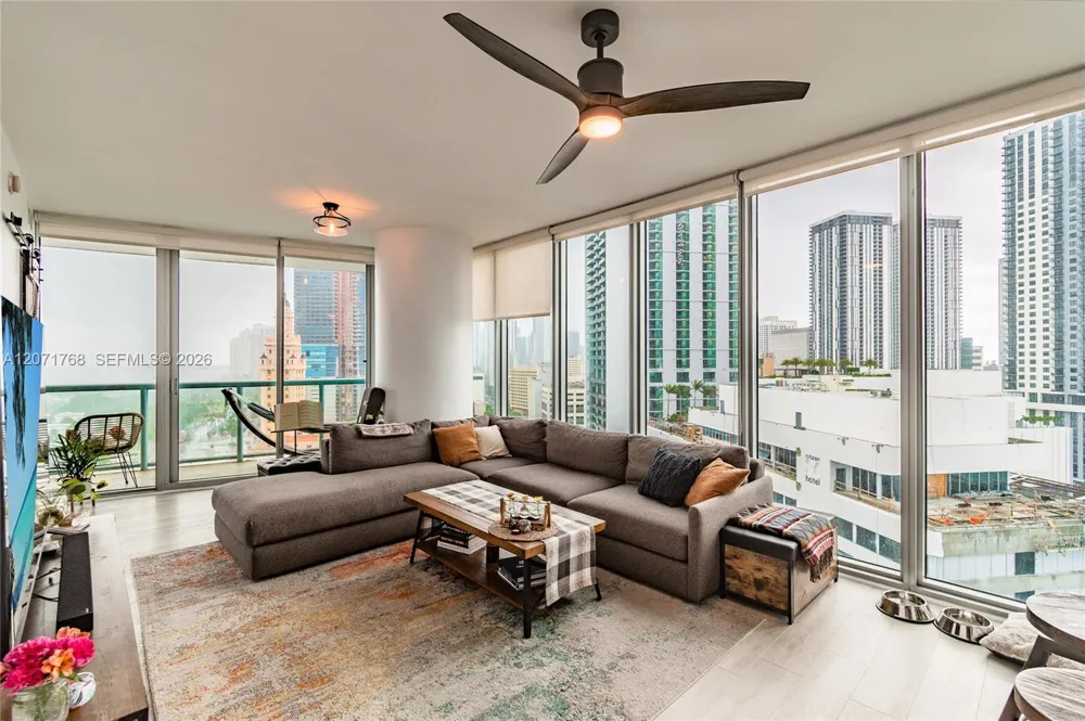 888 Biscayne Blvd #1601 Miami, FL 33132