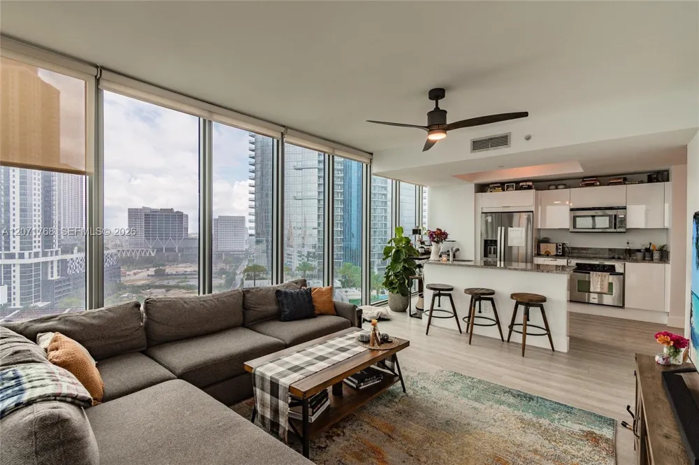 888 Biscayne Blvd #1601 Miami, FL 33132