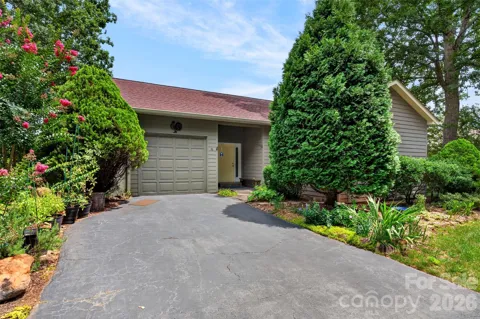 16 Spring Hollow Circle