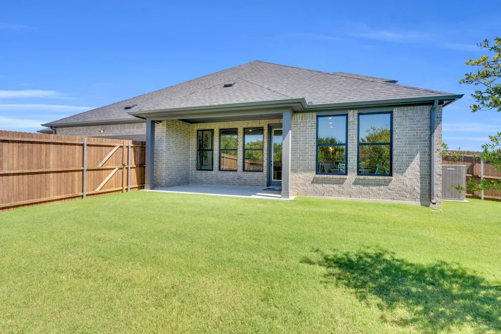 1908 Barrix Lane DeSoto, TX 75115