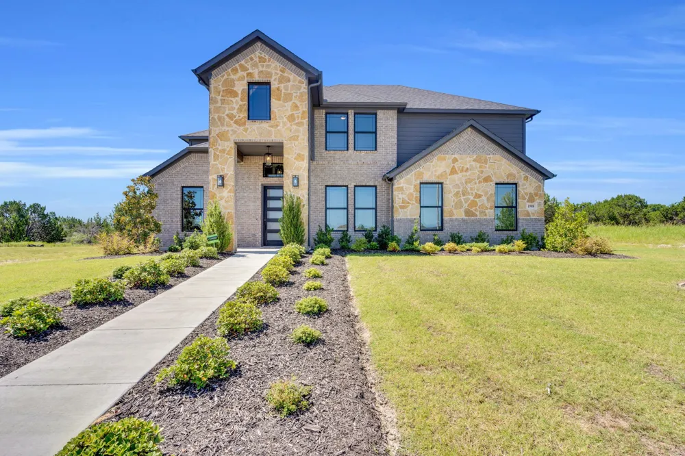 1908 Barrix Lane DeSoto, TX 75115