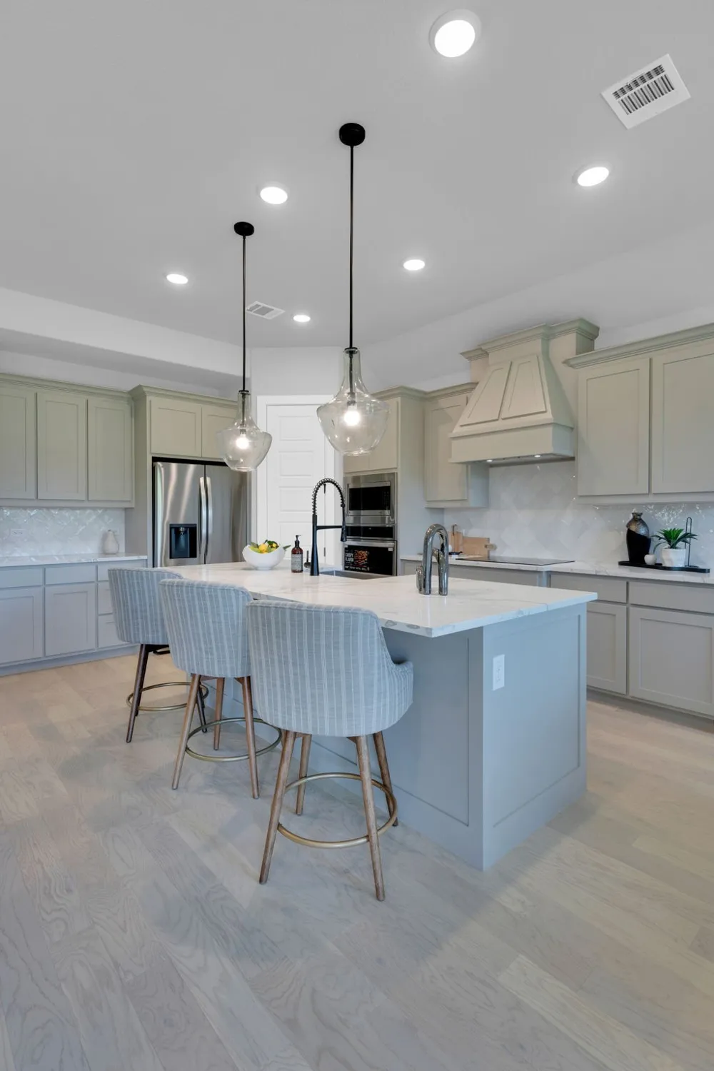 1908 Barrix Lane DeSoto, TX 75115