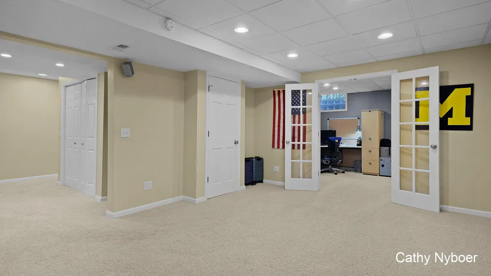 2328 Palm Dale Drive SW Wyoming, MI 49519
