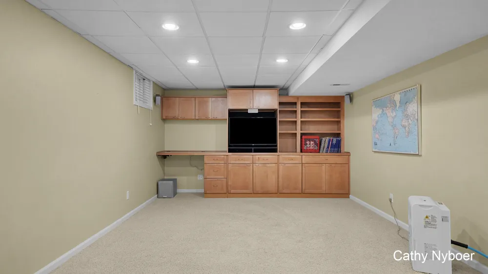 2328 Palm Dale Drive SW Wyoming, MI 49519