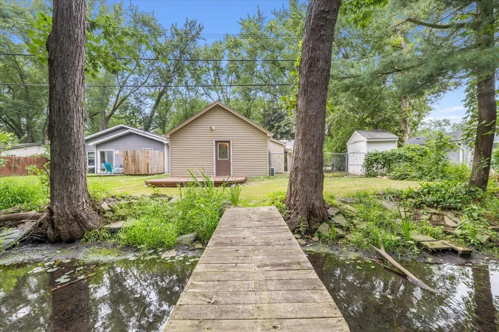9535 Listeria Street Commerce, MI 48382