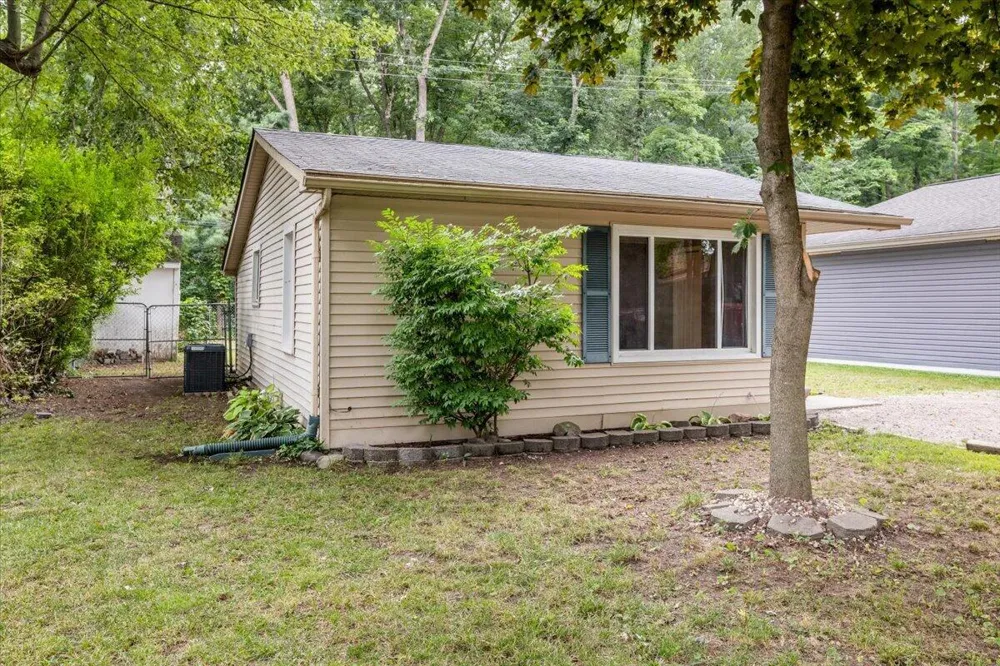 9535 Listeria Street Commerce, MI 48382