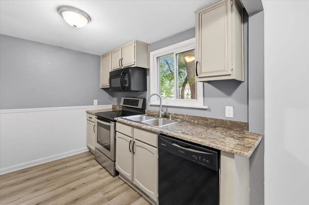 9535 Listeria Street Commerce, MI 48382