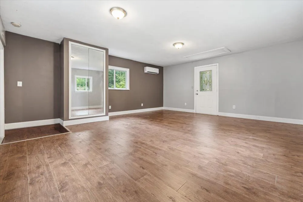 9535 Listeria Street Commerce, MI 48382