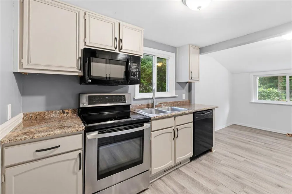 9535 Listeria Street Commerce, MI 48382