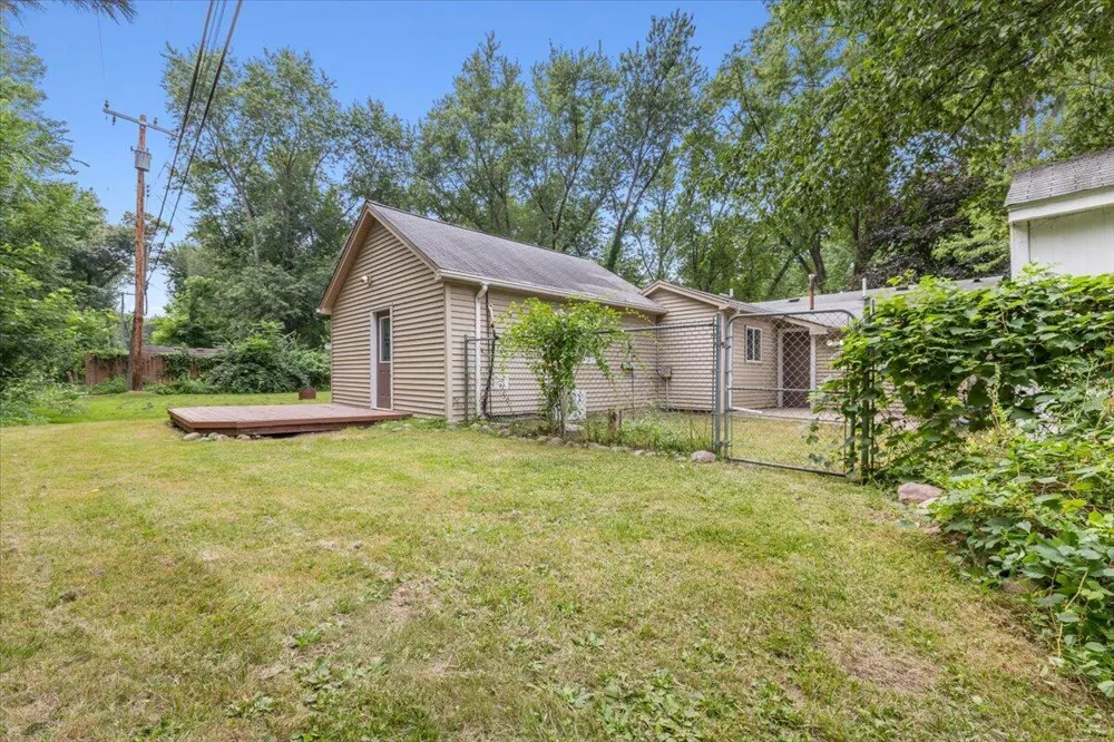 9535 Listeria Street Commerce, MI 48382