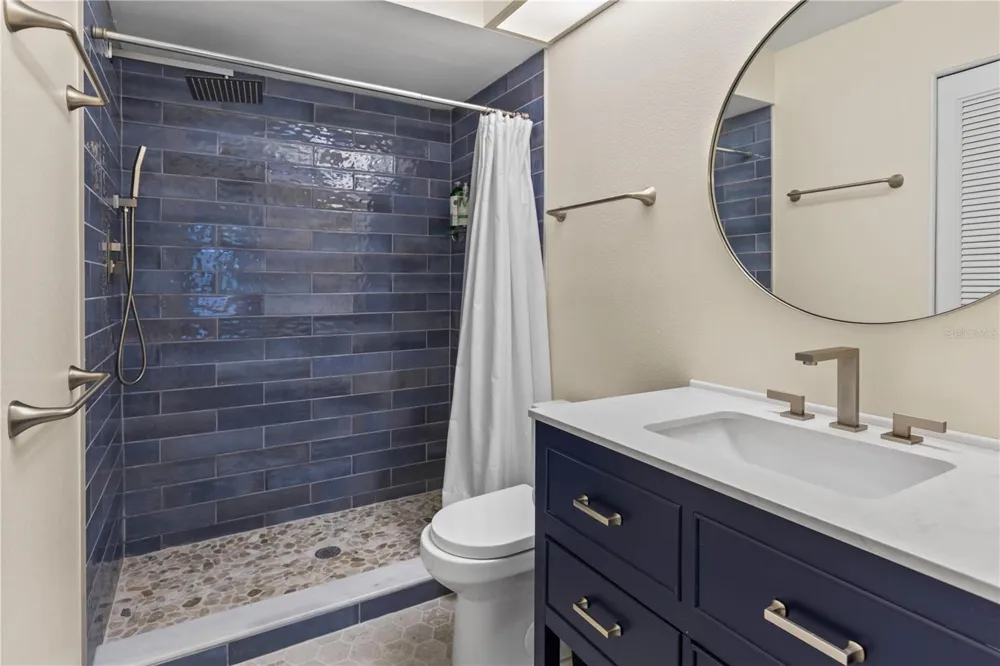 4096 CENTER POINTE PLACE #20B Sarasota, FL 34233