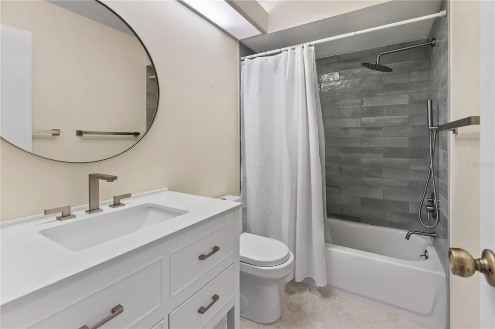 4096 CENTER POINTE PLACE #20B Sarasota, FL 34233