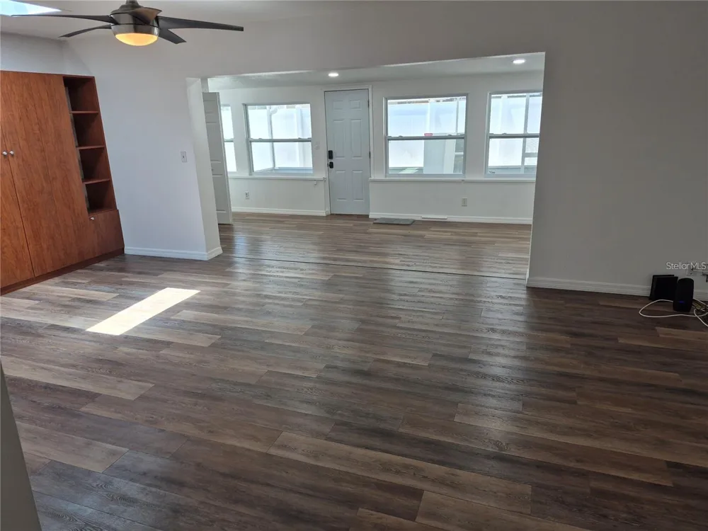 7709 W HANNA AVENUE Tampa, FL 33615